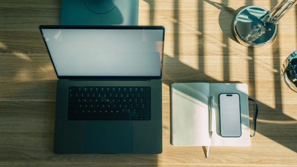 Guía para el trabajo independiente: Cómo iniciar una carrera freelance y conseguir los primeros clientes desde casa