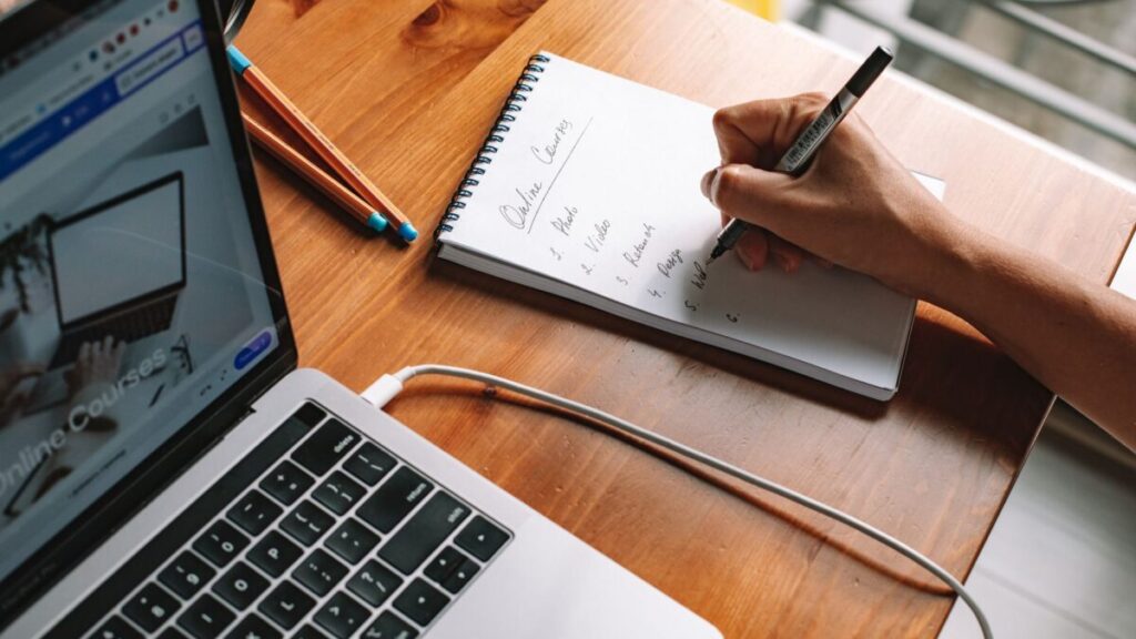 El auge de los productos digitales: la transformación del comercio independiente y la economía del conocimiento