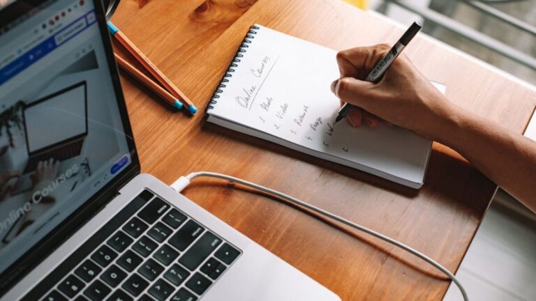 El auge de los productos digitales: la transformación del comercio independiente y la economía del conocimiento