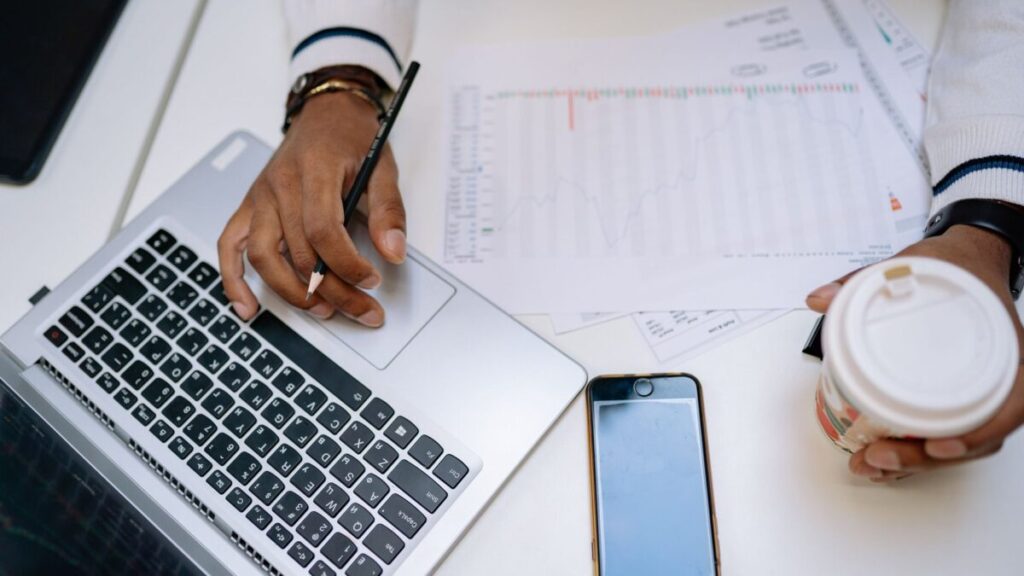 Estrategias de ingreso adicional: Cómo diversificar tus finanzas sin renunciar a tu empleo actual