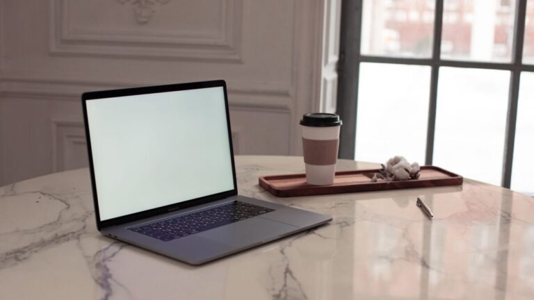 De cero a ingresos extra: Estrategias y modelos viables para emprender desde casa