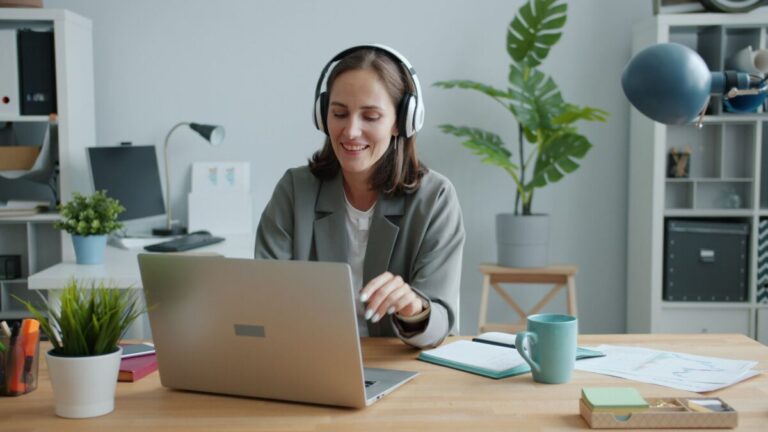 10 trabajos desde casa que puedes comenzar sin experiencia previa