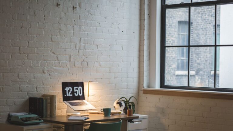 10 trabajos remotos que puedes solicitar hoy mismo por internet