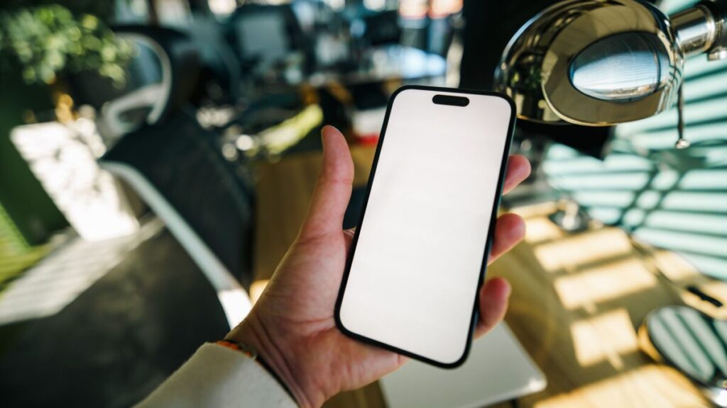 Trabajos por internet desde el celular: 10 opciones reales para generar ingresos