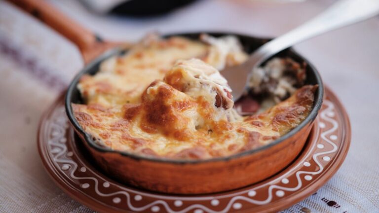 El arte de la lasaña de carne con queso gratinado: tradición, técnica y relevancia culinaria