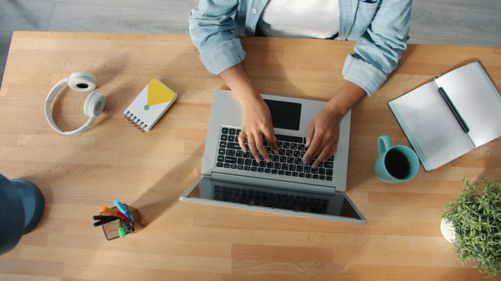 ¿No encuentras trabajo? Explora estas alternativas viables para laborar por internet