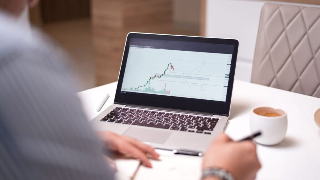 Mercado digital: 10 empleos ‘online’ que permiten iniciar una carrera sin experiencia previa