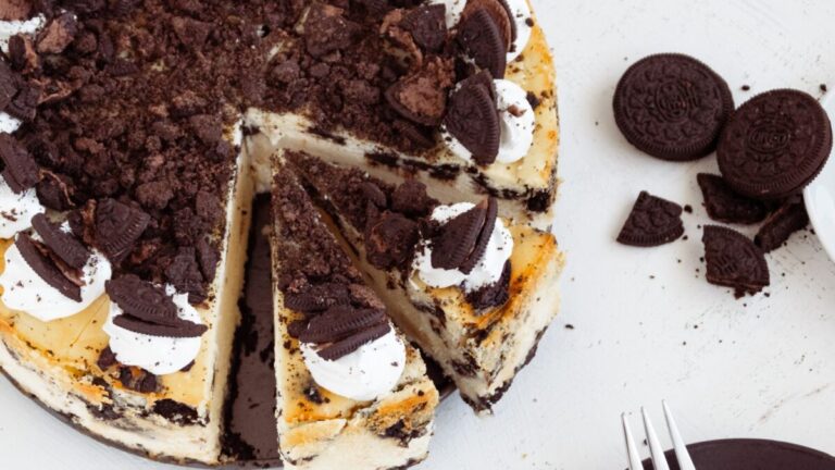 Cheesecake de Oreo sin horno: la fórmula gastronómica de solo 5 ingredientes que triunfa en la repostería casera
