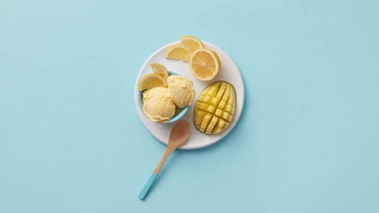 Helado casero de mango sin máquina: elaboración artesanal con solo tres ingredientes