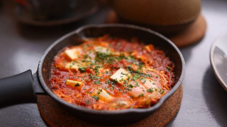 Pollo cremoso en sartén: una solución culinaria práctica y eficiente para la cocina moderna