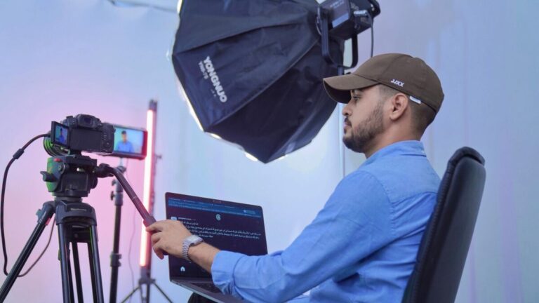 Revolución en la Pantalla Vertical: Cómo los Videos Cortos Redefinen la Comunicación Digital